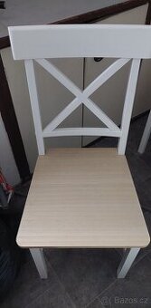 4 jídelní židle a stůl