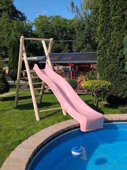 Skluzavka do bazenu