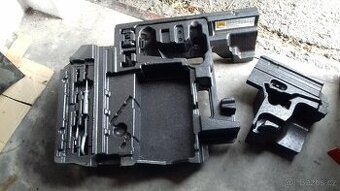 BMW X3 E83 2.0d Xdrive rok 2008 originální nářadí tažné oko