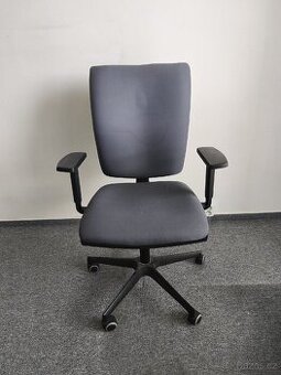 Kancelářská židle.