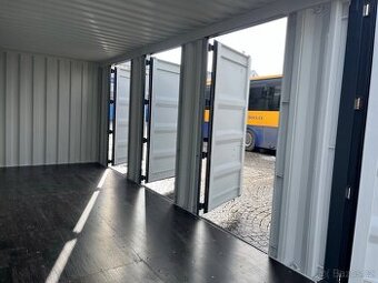 Lodní kontejner se třemi bočními dveřmi