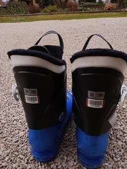 Lyže a lyžáky vel. 24