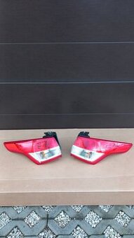 Ford kuga zadni svetla