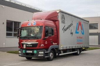 MAN TGL 12.250 s valníkovou nástavbou a hydraulickým čelom