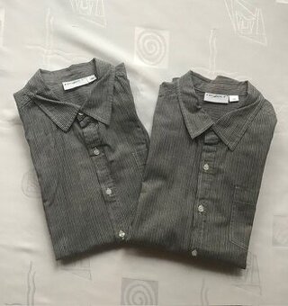 2x pruhovaná šedobílá košile dl. rukáv, vel. 152 = 80 Kč