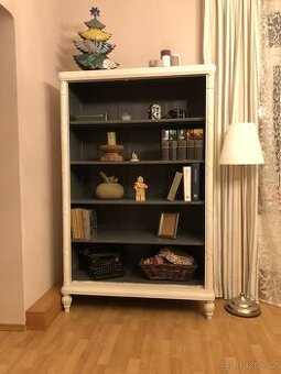 Antik knihovna/regál