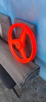 Lite kolo manet korado