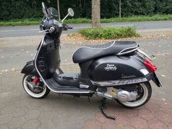 Vespa GTS 300 SS, německý model, rok výroby 2013, nová STK,