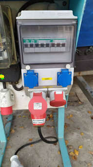 stavební  rozvaděč s elektroměrem, 2x 400V a 2x 230 V