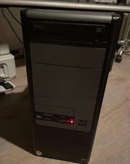 Stolni PC s monitorem (klavesnice,mys)