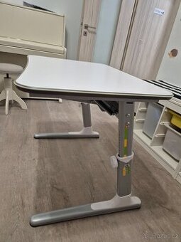 Dětský rostoucí stůl a židle