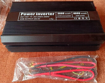 Měnič napětí 8104U, 12V/220V, 2000 W