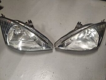 Ford Focus předni světlomety