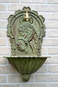 Zahradní litinové umyvadlo - výlevka KŮŇ - zelená