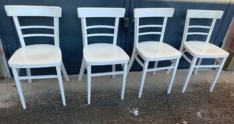 Čtyři kvalitní dřevěné židle TON