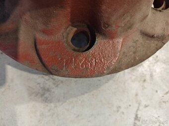 Náboj předního kola Zetor