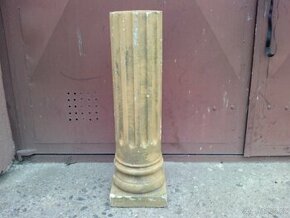 Betonový ozdobný sloupek