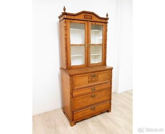 Zajímavá kredenc/komoda s výklopem