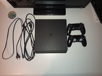 PlayStation 4 + 2 originální ovladače