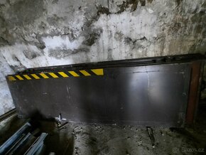 Velká plechová vrata, zateplená třídílná  300x330cm