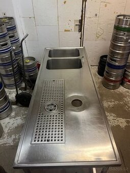 Nerezový výčepní stůl č.3