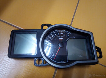 Přístrojový panel na KTM