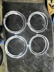 Chromové rámečky světel Škoda 1000 MB