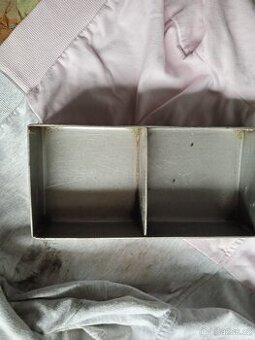 Nerezové dvoukrmítko.