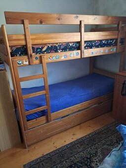 Patrová postel