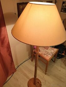 Stojací dřevěná lampa 140cm