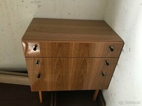 Prodám dřevěný noční stolek - 1