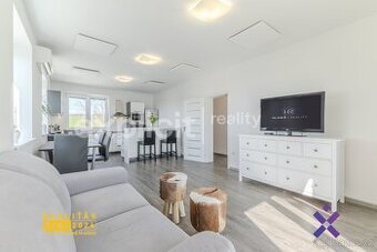 Prodej bytu 2+kk 65 m2 s vlastní zahradou 126 m2 a dvěmi stá