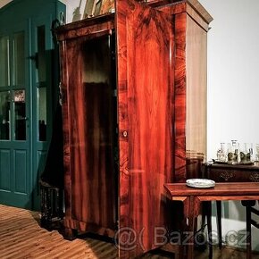 starožitná skříň Biedermeier