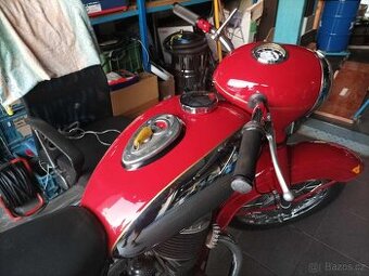 Jawa 250 kyvačka