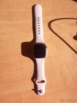 Apple Watch SE 40mm - Nutná výměna skla