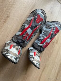 Prodám CHRÁNIČE HOLENÍ FIGHTER THAI - ŠEDÝ MASKÁČ vel.M