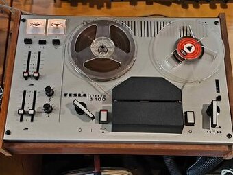 Magnetofon Tesla B100 s mikrofonem a reprobedynkama