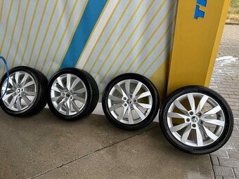 ALU Škoda 5x112 R17 pěkném stavu.