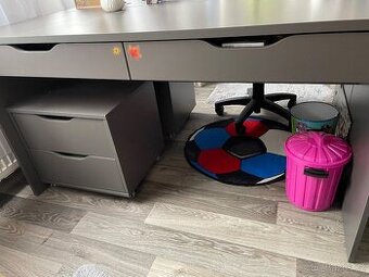 Prodáme 2 psací stoly s kontejnerem
