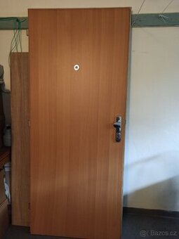Vchodové bytové dveře