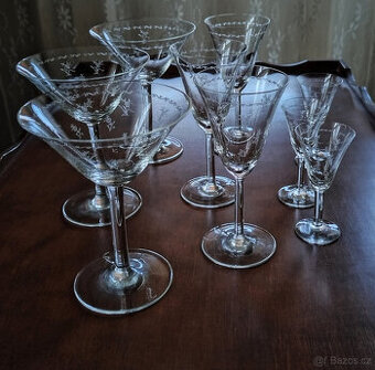 skleničky s broušeným dekorem 1. třetina 20. st.