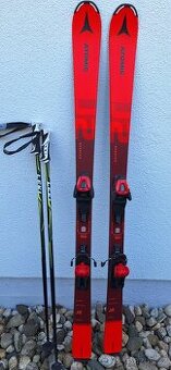 Sjezdové juniorské lyže Atomic + hůlky Leki - 1