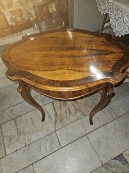 Salonni secesni stolek