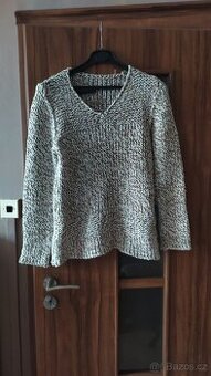 hezký teplý žíhaný svetr