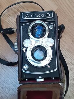 Fotoaparát Yashica -D plus expozimetr.