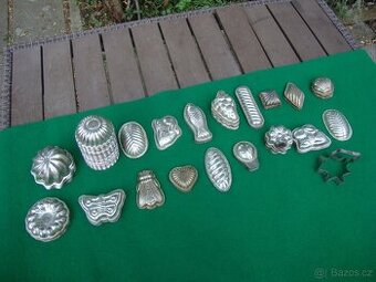 Retro starožitné formičky formy na cukroví Pracny 108 ks