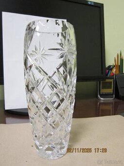 váza z masívního skla, výška 20cm