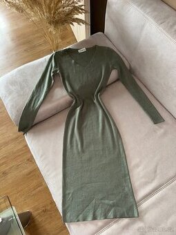 Elegantní úpletové šaty Moni&Co s vlnou a kašmírem