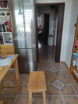 Kuchyňský ostrůvek z masivu+ 2 Barové židličky