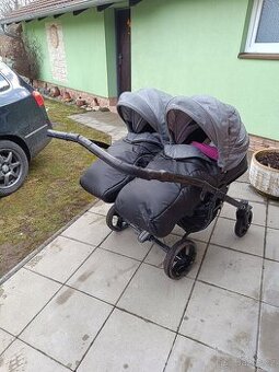 Kočárek pro dvojčata